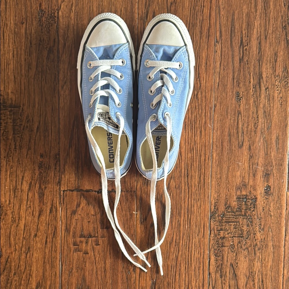 Unisex Converse chuck 70 women’s size 6/Mens size 4 Canvas Sneakers